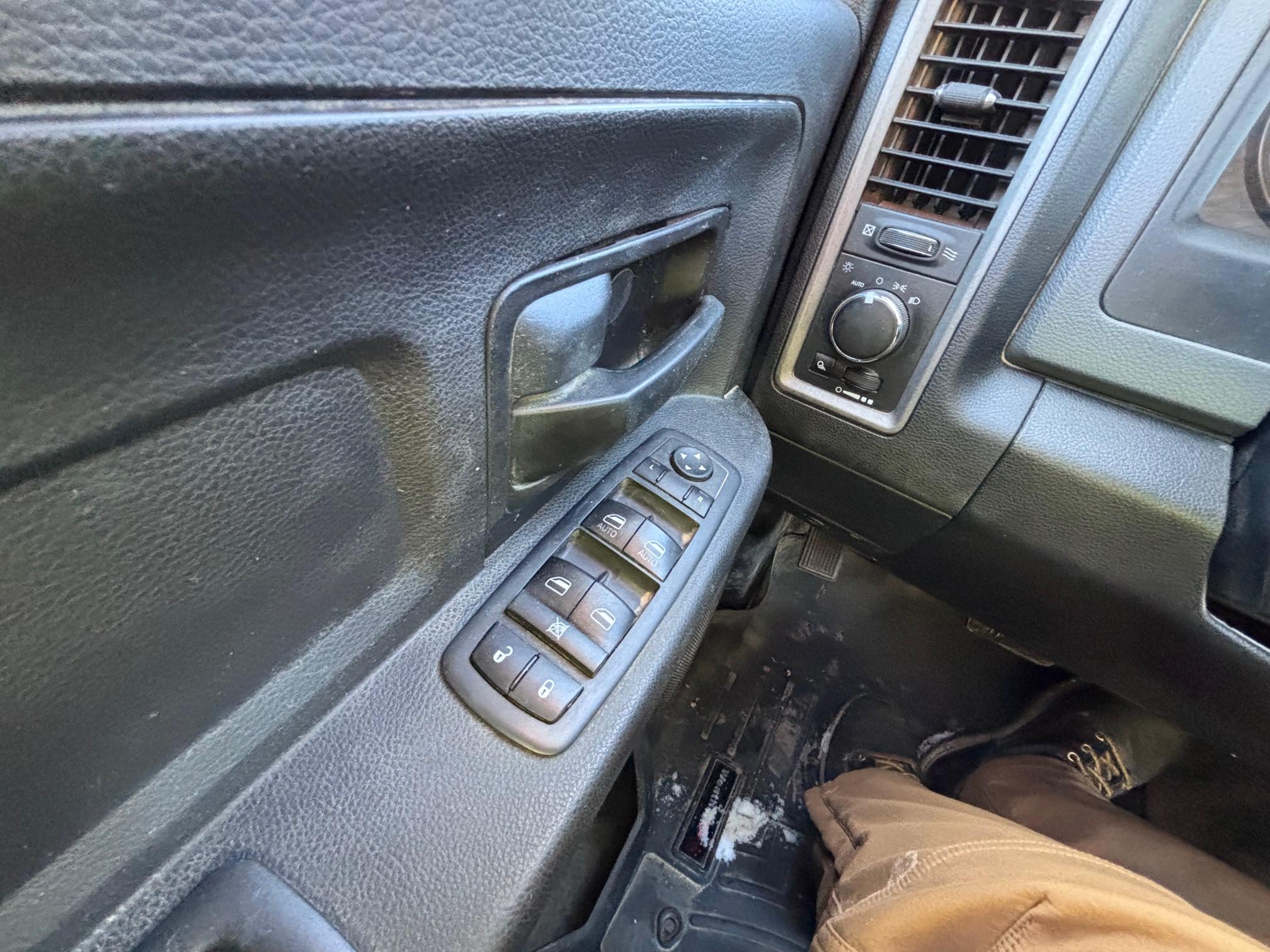 2017 RAM 3500 - Image 17